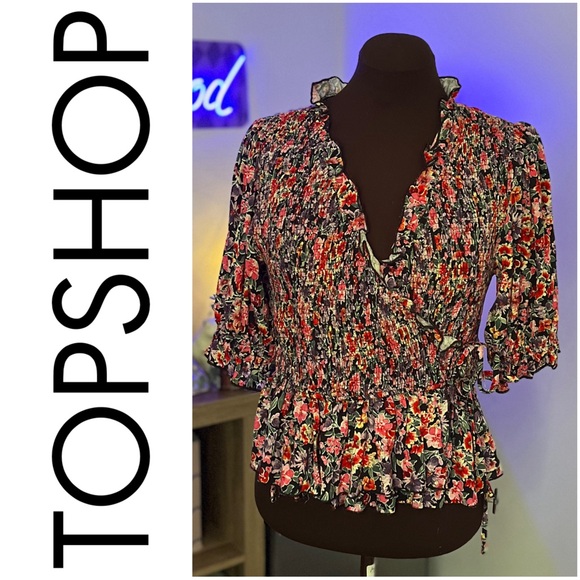NWT TOPSHOP Smocked Floral Wrap Crop Top - Picture 1 of 11